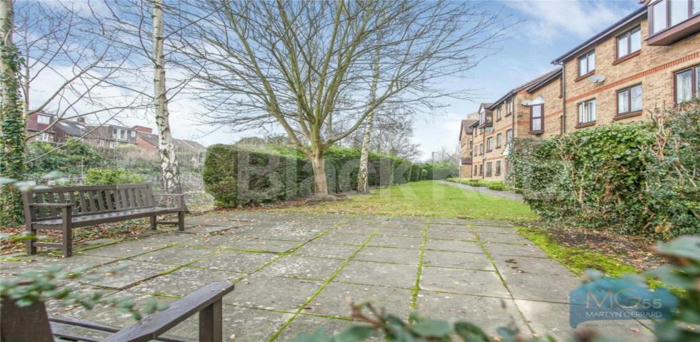 			NEW INSTRUCTION!, 2 Bedroom, 1 bath, 1 reception Flat			 Deanery Close, EAST FINCHLEY  